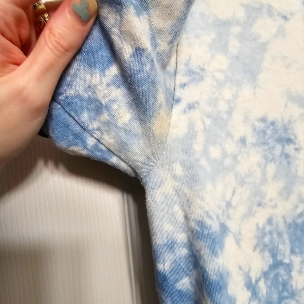 ✨️3/$20 Tees✨️ 10.Deep Blue Cloud Tie-Dye Graphic Short Sleeve T-shirt - No Tag - Picture 4 of 7